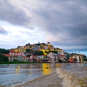 Guayaquil Walking Tour: Las Peñas, Santa Ana & River Experience
