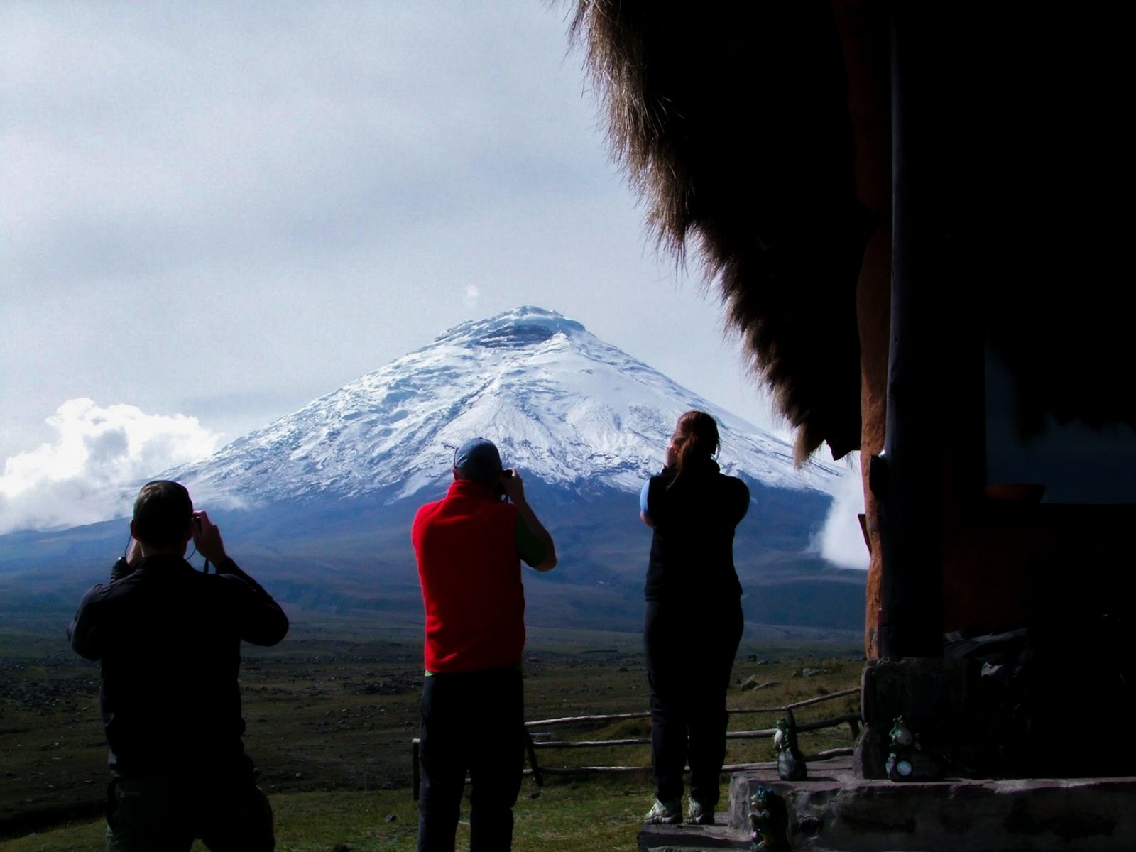 Cotopaxi fotografiado por turistas